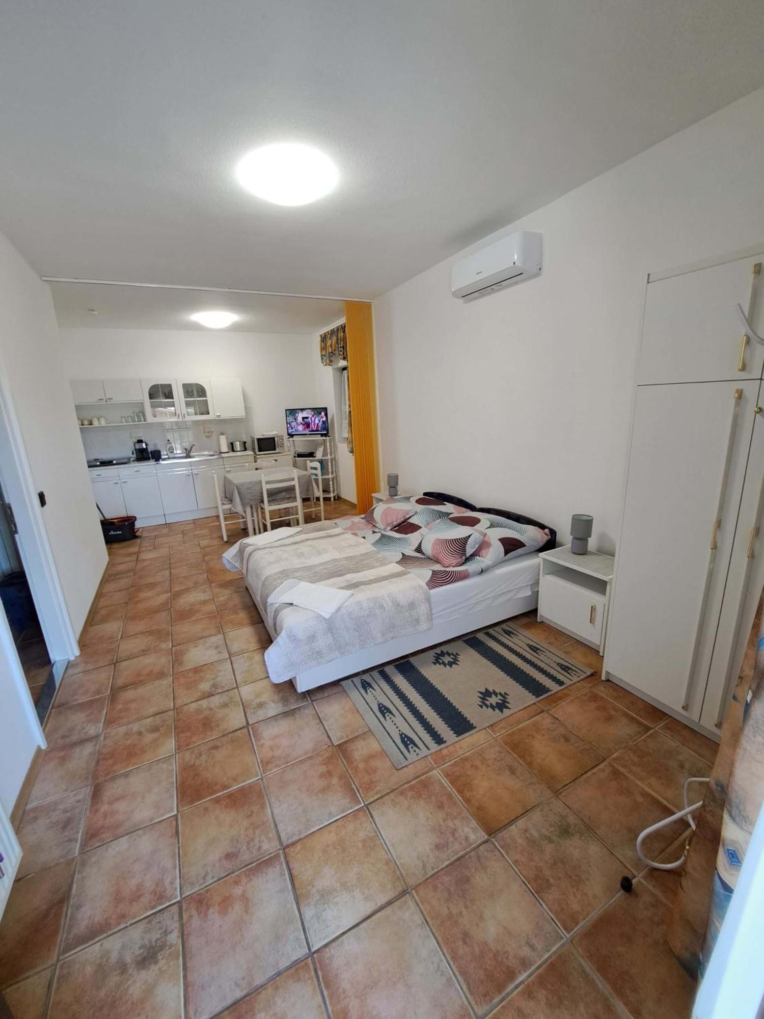 Istvan Apartmanok Keszthely Buitenkant foto