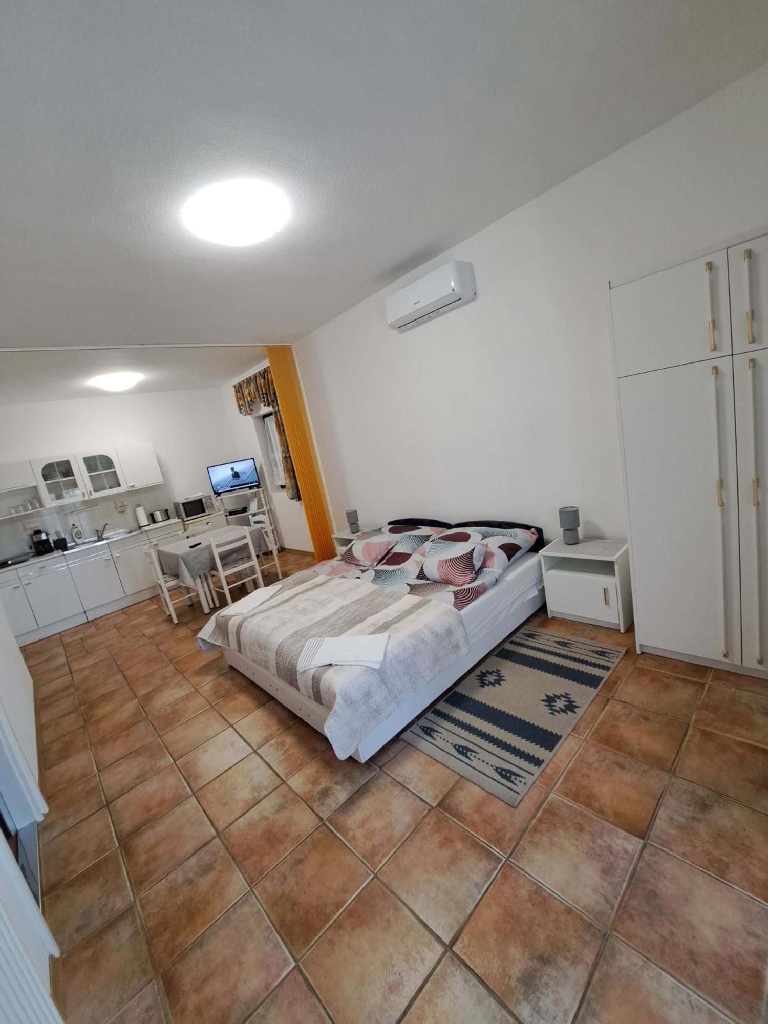 Istvan Apartmanok Keszthely Buitenkant foto